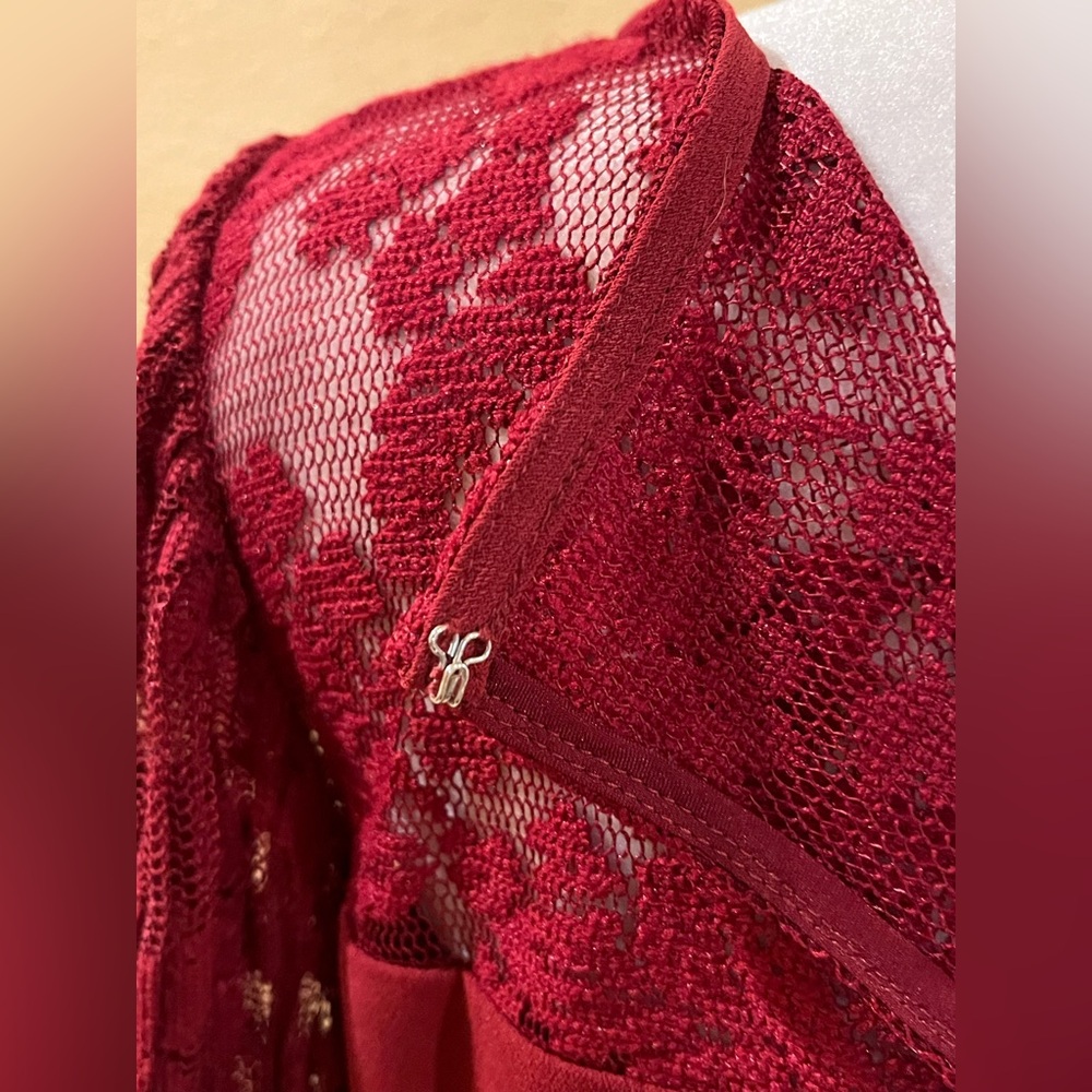 White House Black Market burgundy dress w/ pleated lace sleeves & neckline. S - Picture 7 of 14